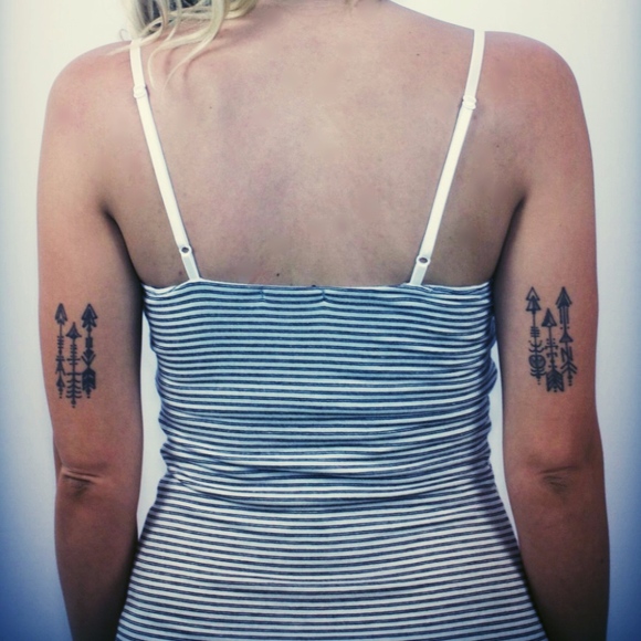 Black and White Striped Bodycon Day Dress - Picture 4 of 4